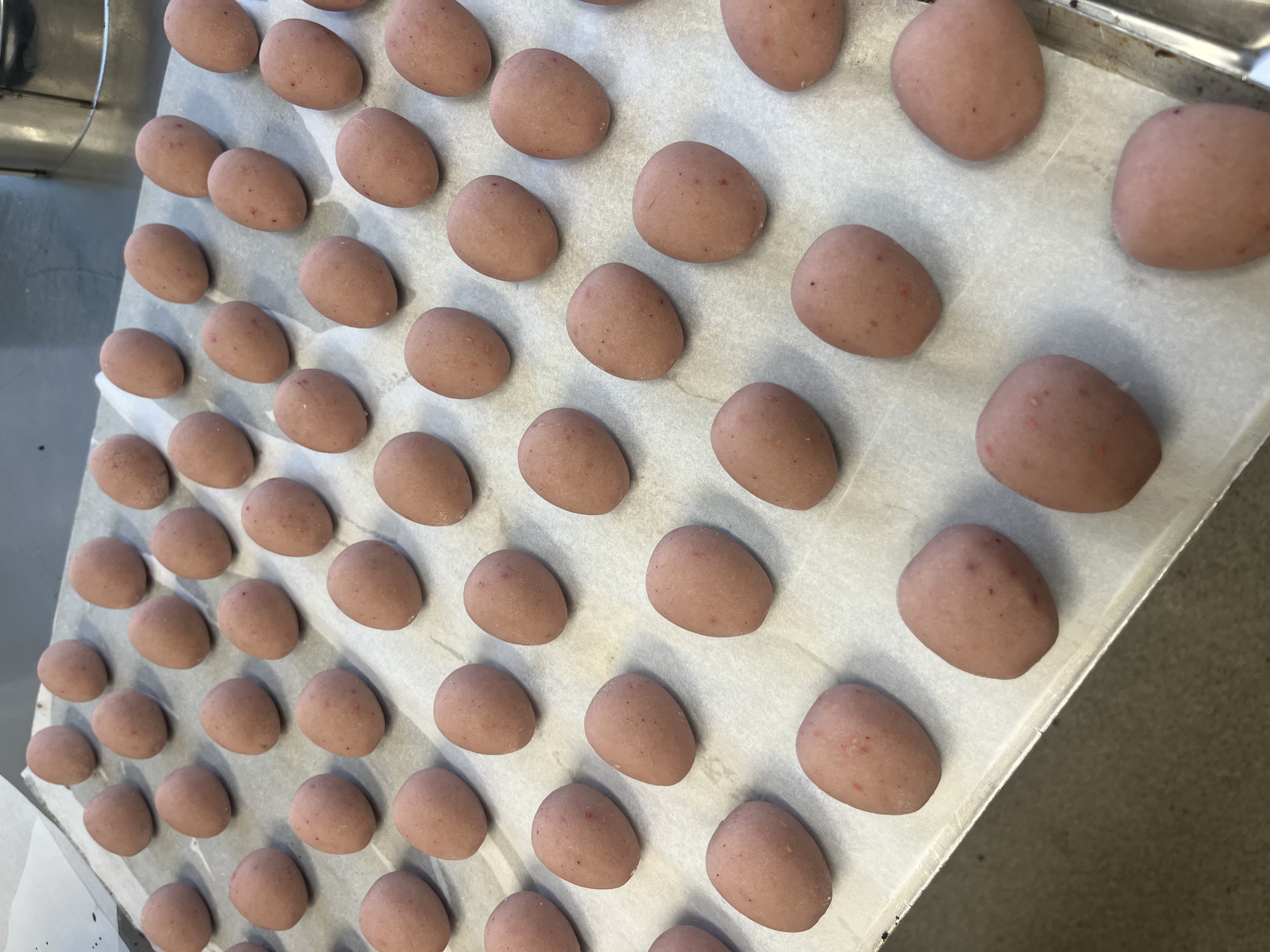 Påskeæg parate til chokoladeovertræk